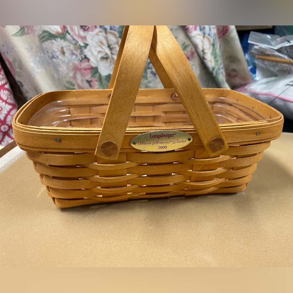 Longaberger Basket 2000 woven memories, basket, signed